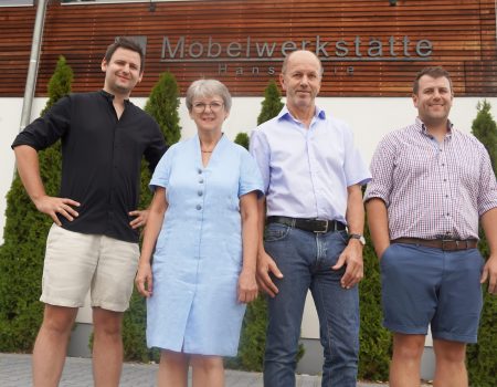 Familie der Schreinerei Hanslmaier Familie der Schreinerei Hanslmaier